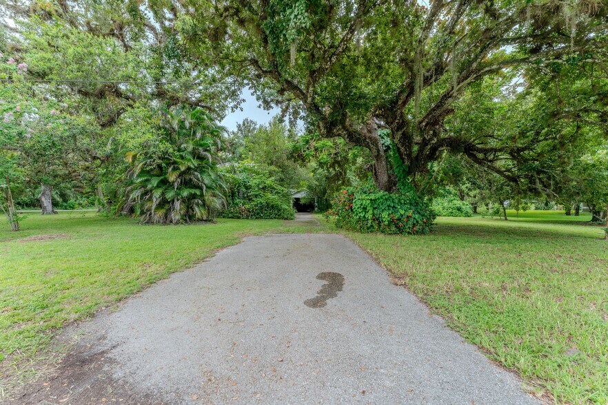 More Photos Of 351 Hickpochee Ave, LaBelle Office Residential For Sale