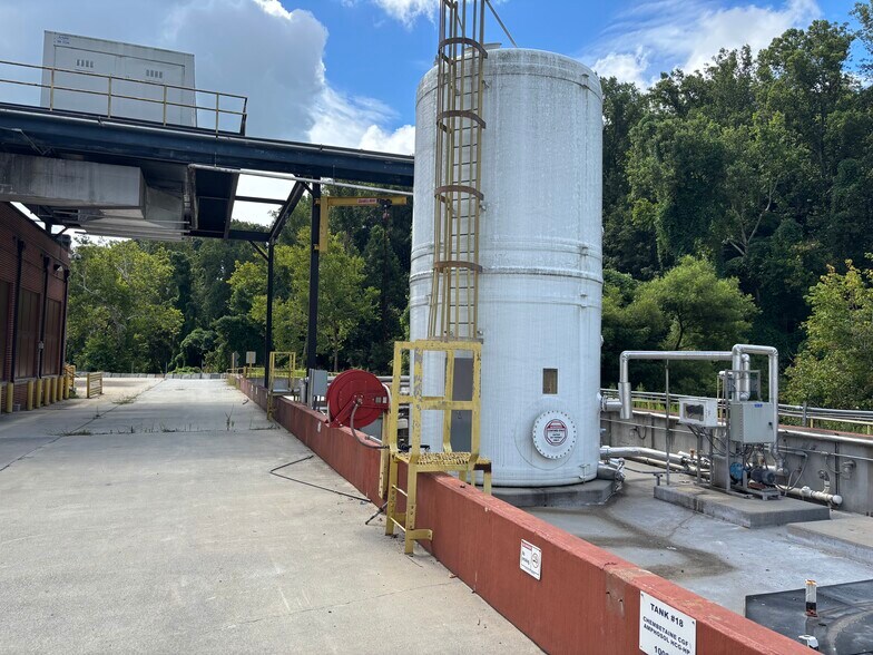 More Photos Of 1000 Robins Rd, Lynchburg Manufacturing For Lease