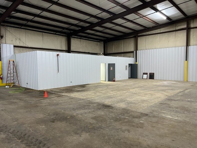 More Photos Of 714 Gil Harbin Industrial Blvd, Valdosta Warehouse For Lease