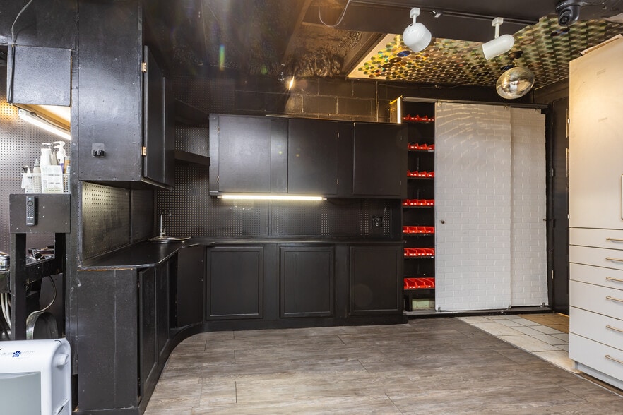 More Photos Of 811 Savannah Hwy, Charleston General Retail For Sale