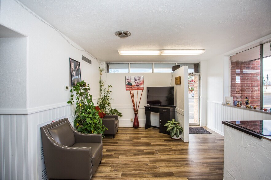 More Photos Of 2901 Avenue Q, Lubbock Office For Sale