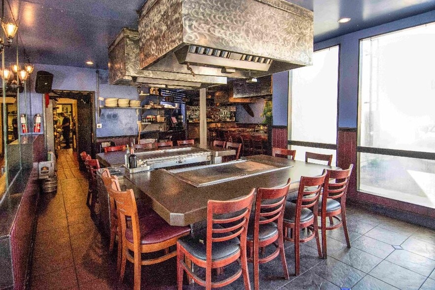 More Photos Of 16232 Pacific Coast Hwy, Huntington Beach Restaurant For Sale