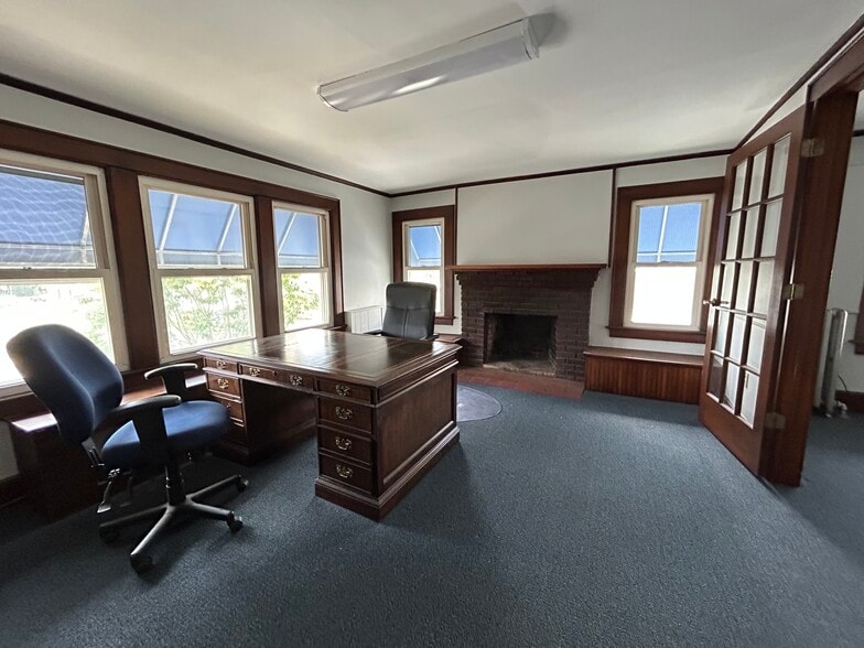 More Photos Of 252 Main St, Portland Storefront Retail Office For Sale