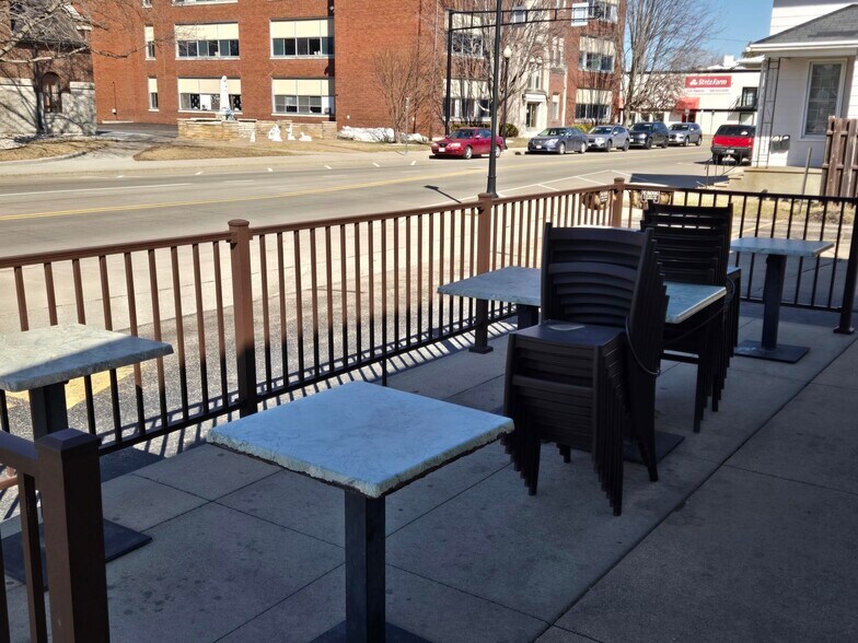 More Photos Of 1226 Oregon St, Oshkosh Restaurant For Sale