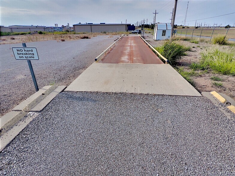 More Photos Of 1717 S 28th St, Clinton Distribution For Lease