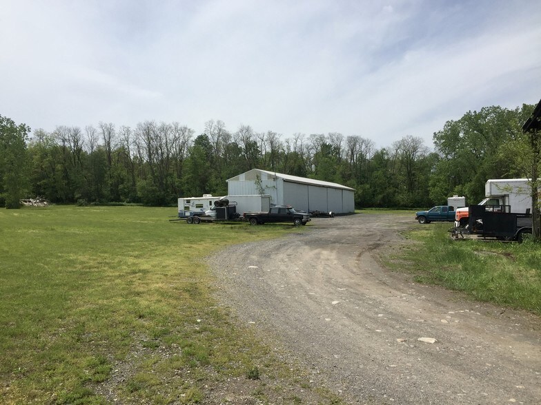 More Photos Of 1426 W River Rd, Waterloo Township Apartments For Lease