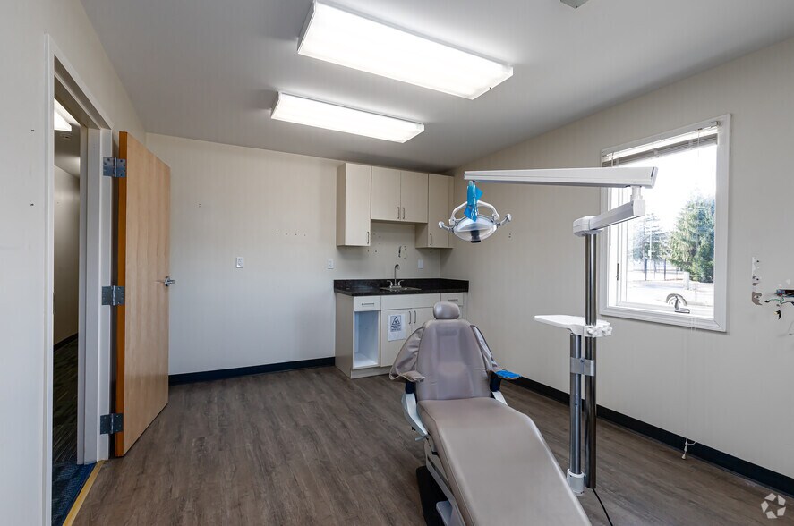 More Photos Of 169 Middle St, Bristol Medical For Sale