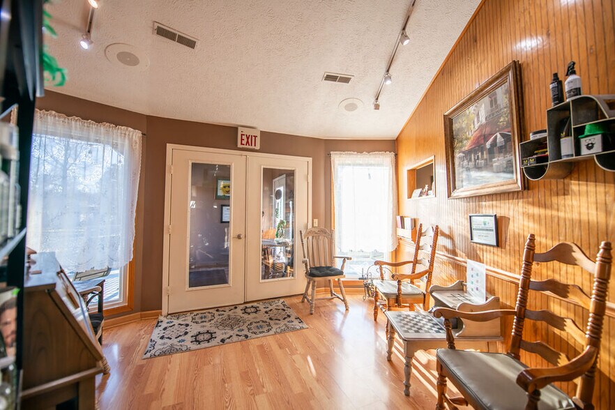 More Photos Of 411 W Canal St, Malvern General Retail For Sale