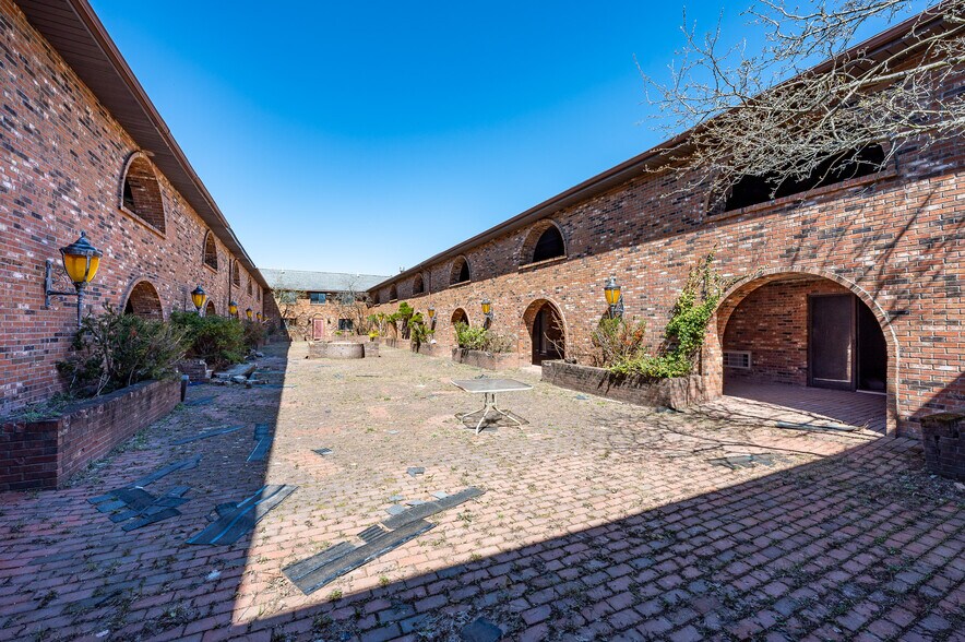 More Photos Of 4858 Route 32, Catskill Hotel For Sale