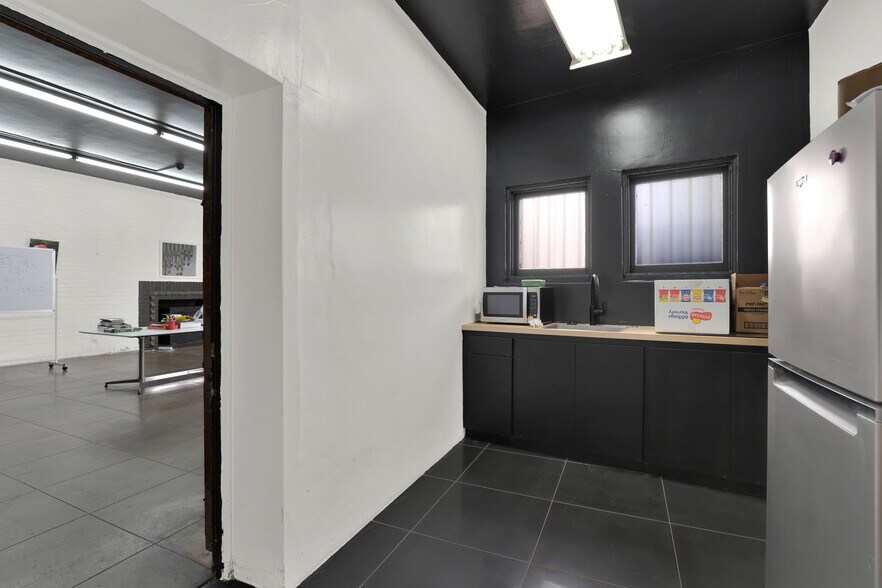 More Photos Of 435 S Boyle Ave, Los Angeles Office Residential For Sale