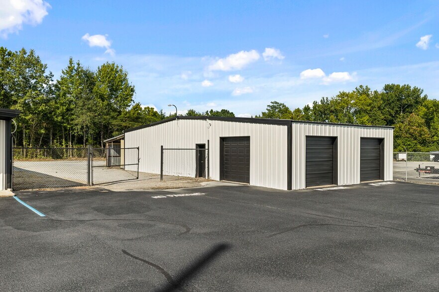 More Photos Of 10063 US-72, Rogersville Warehouse For Lease