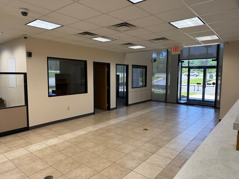 More Photos Of 2930 Riverside Dr, Macon-Bibb Storefront For Sale