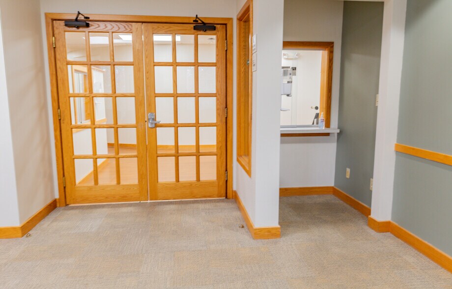 More Photos Of 25 Long Creek Dr, South Portland Medical For Sale