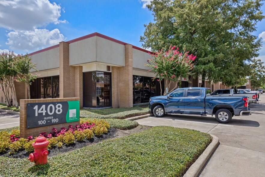 More Photos Of 1408 N Sam Houston Pky E, Houston Light Distribution For Lease