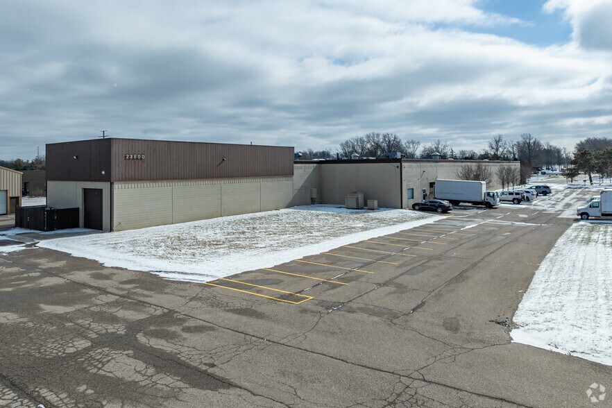 More Photos Of 23800 Research Dr, Farmington Hills Manufacturing For Lease