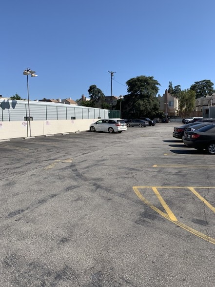 More Photos Of 5512-5530 Van Nuys Blvd, Sherman Oaks Restaurant For Lease