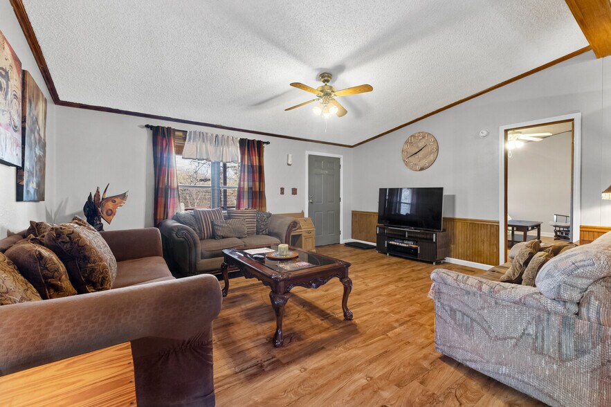 More Photos Of 7450 Highway 187, Eureka Springs Restaurant For Sale