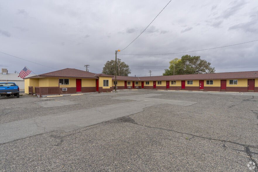 More Photos Of 55 Cornell Ave, Lovelock Hotel For Sale