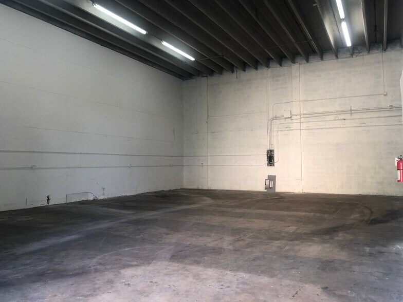 More Photos Of 9550-9552 NW 12th St, Miami Warehouse For Lease
