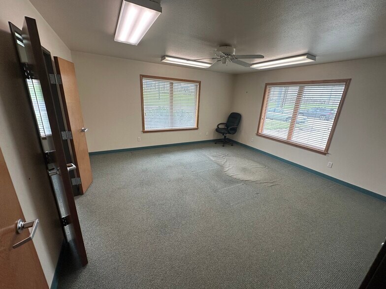 More Photos Of 1156 N Bonnie Brae St, Denton Medical For Sale