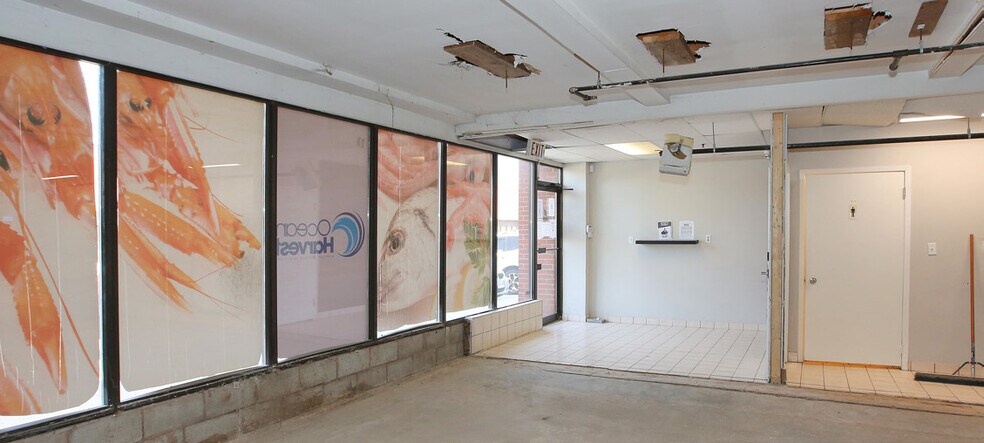 More Photos Of 270 Pennsylvania Ave, Vaughan Light Distribution For Sale
