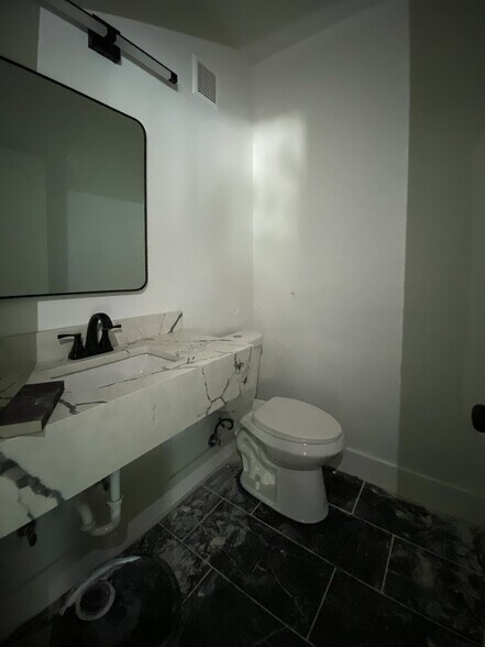 More Photos Of 251 Adams Ave, Memphis Office For Sale