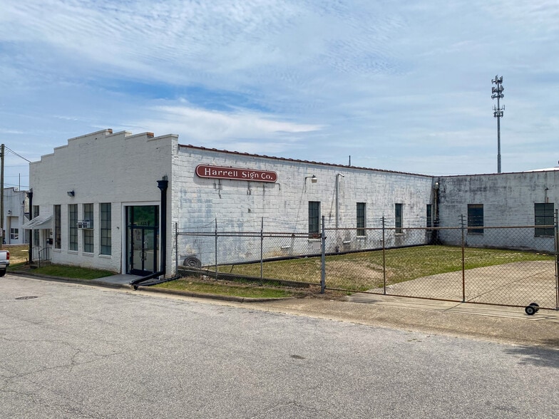 More Photos Of 512 Pershing Rd, Raleigh Warehouse For Lease