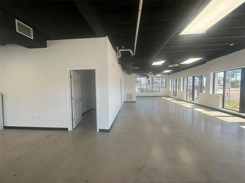 More Photos Of 9 Dixie hwy, Hallandale Beach Freestanding For Lease