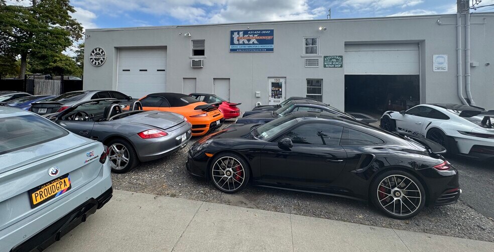 More Photos Of 130-138 Railroad St, Huntington Station Warehouse For Lease