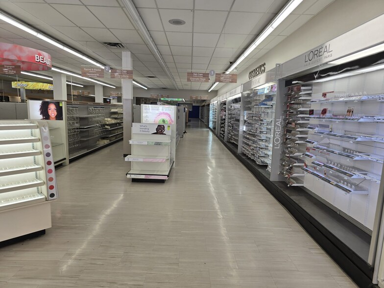 More Photos Of 40-42 W Market St, York Storefront For Lease