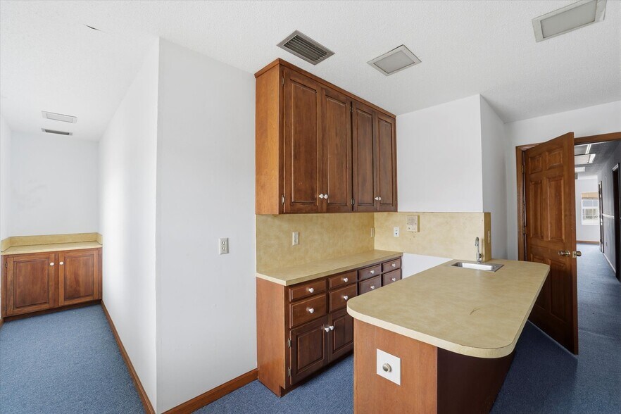 More Photos Of 235-237 John Knox Rd, Tallahassee Medical For Sale