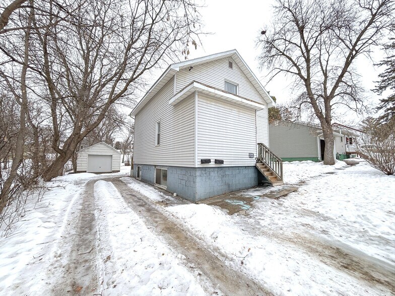 More Photos Of 822 W Maple Ave, Fergus Falls Multifamily For Sale