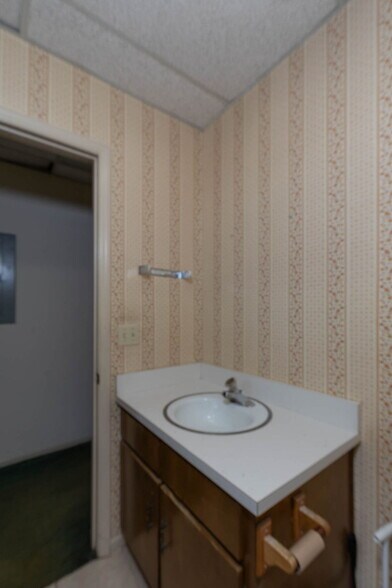 More Photos Of 3103 Mercury Drive Dr, Columbus Office For Sale