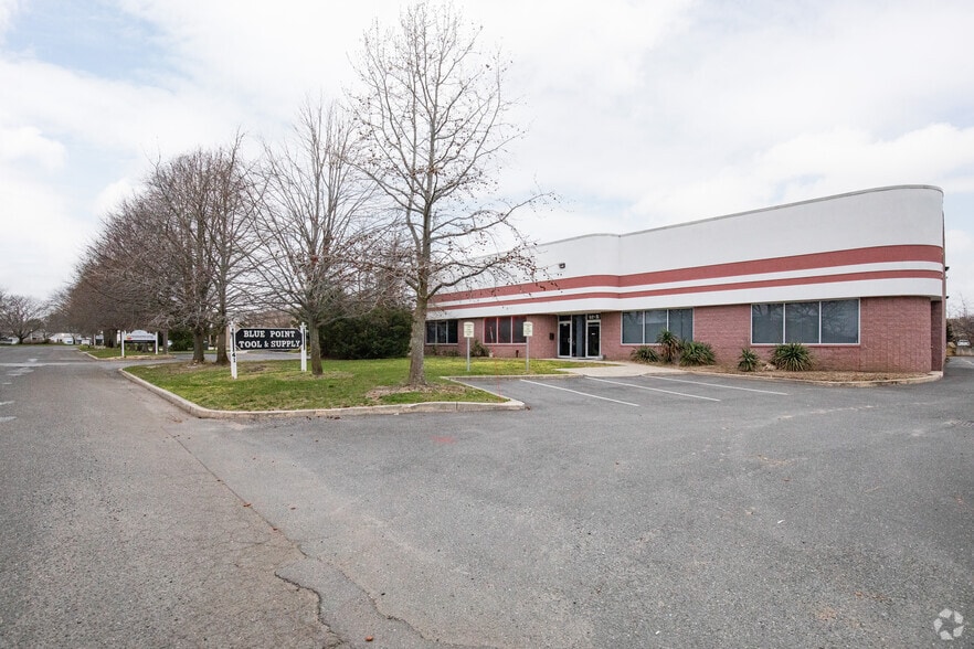 More Photos Of 41 Keyland Ct, Bohemia Warehouse For Lease