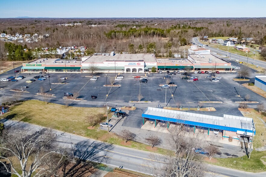 More Photos Of 1404-1428 National Hwy, Thomasville Supermarket For Sale