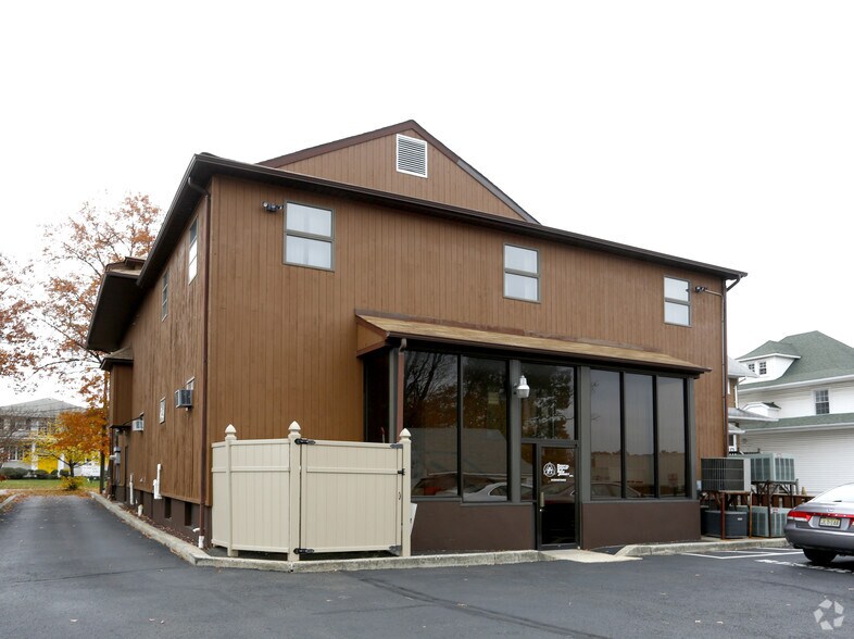 More Photos Of 924 N Wood Ave, Linden Medical For Lease