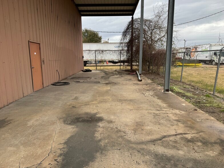 More Photos Of 4725 Mercantile St, Beaumont Industrial For Lease