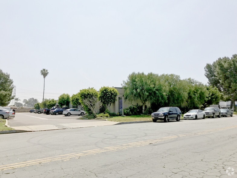 More Photos Of 14100-14118 Orange Ave, Paramount Warehouse For Lease