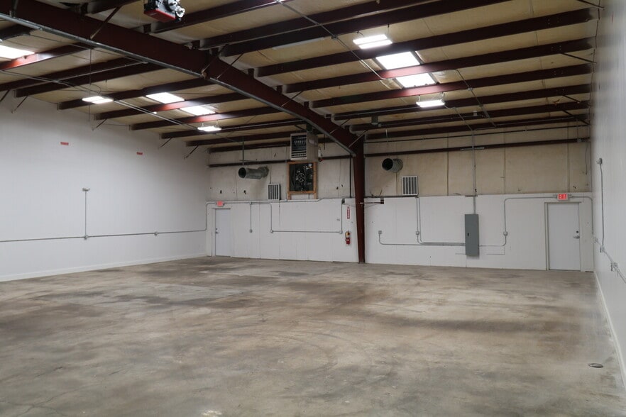 More Photos Of 76 Bay Creek Rd, Loganville Warehouse For Lease