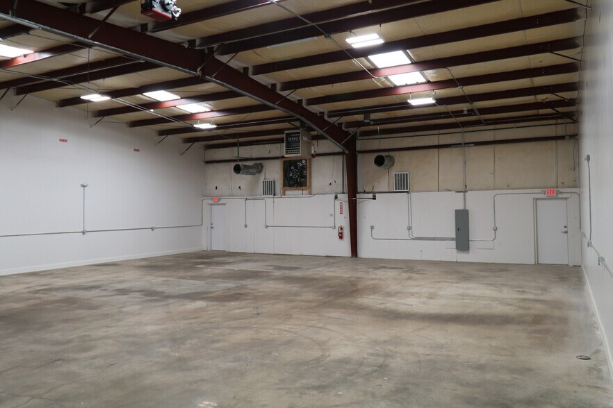 More Photos Of 76 Bay Creek Rd, Loganville Warehouse For Lease