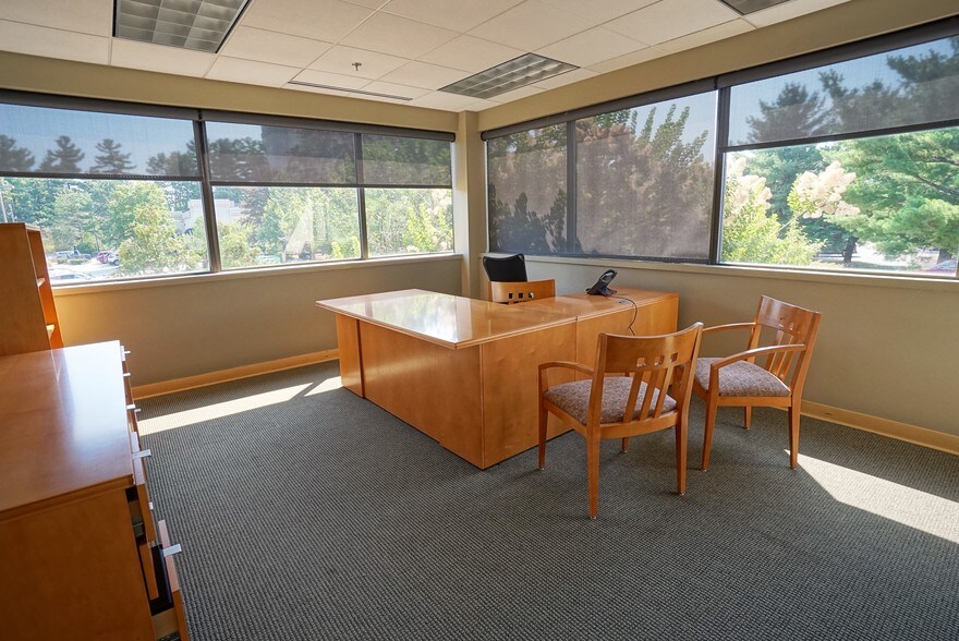 More Photos Of 6 Trafalgar Sq, Nashua Office For Lease