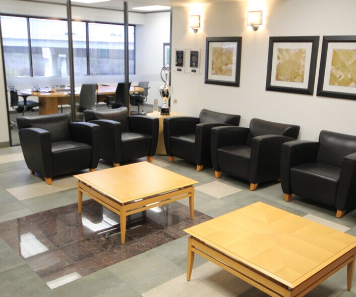 More Photos Of 720 N Post Oak Rd, Houston Office For Lease