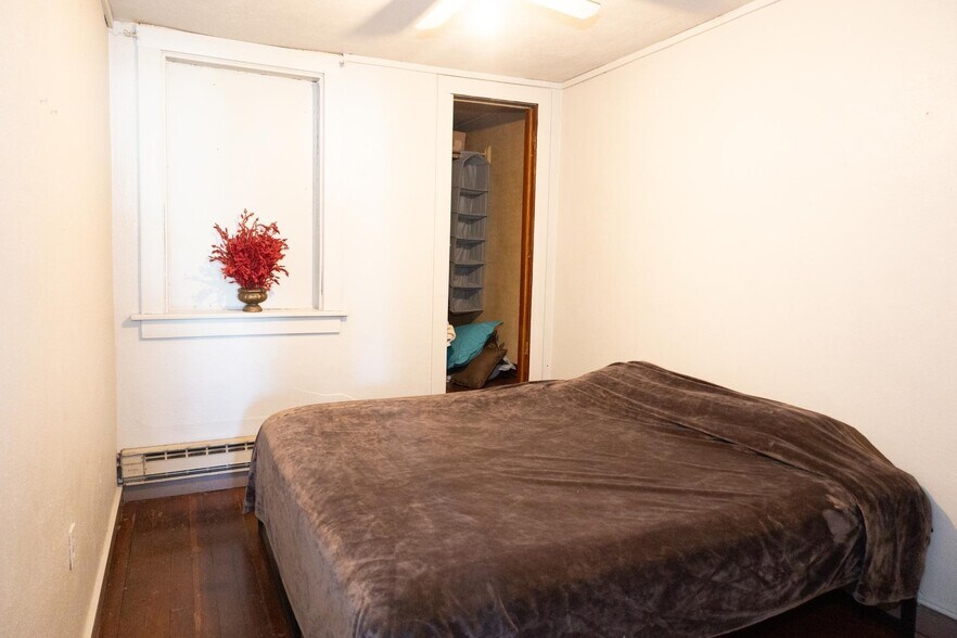 More Photos Of 103 W Main St, Hardwick Restaurant For Sale