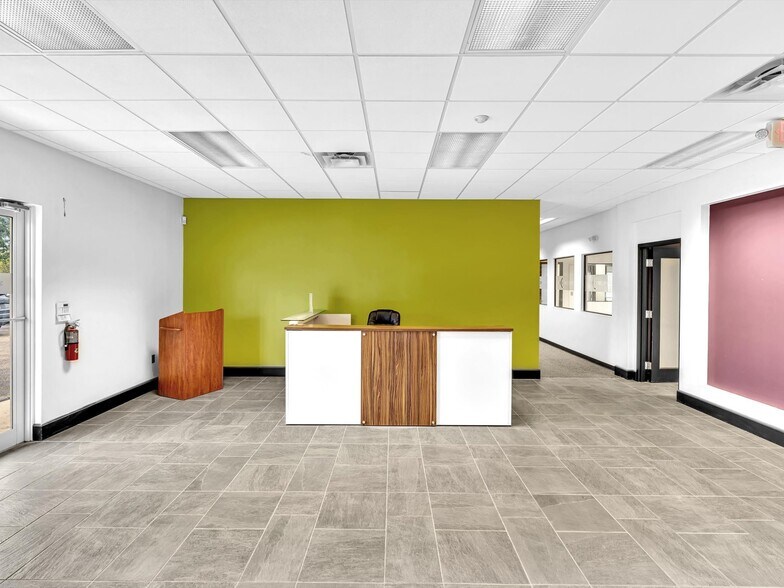 More Photos Of 2200 N University Dr, Sunrise Warehouse For Lease