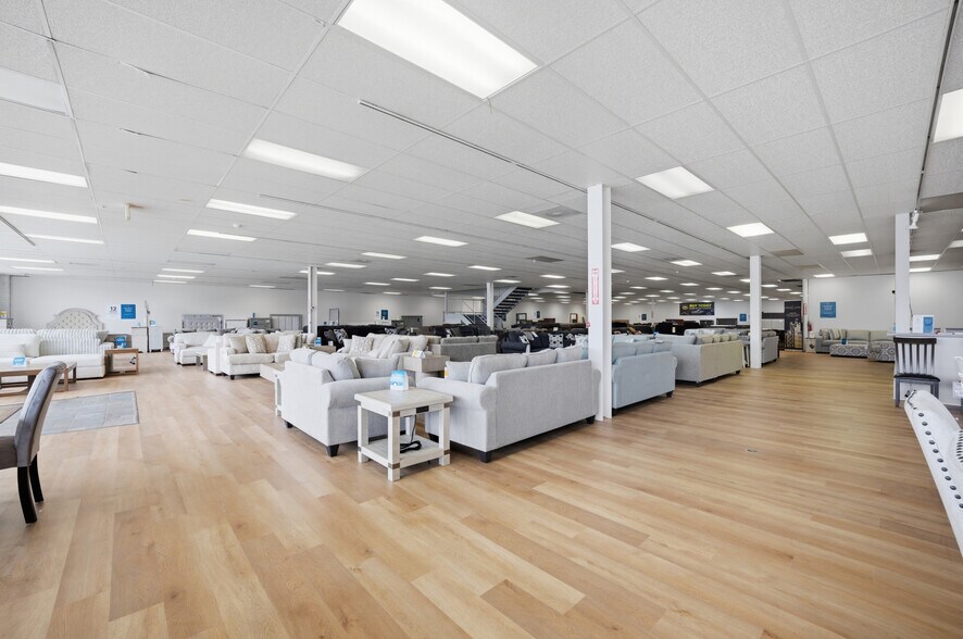 More Photos Of 6542 E Virginia Beach Blvd, Norfolk Freestanding For Lease