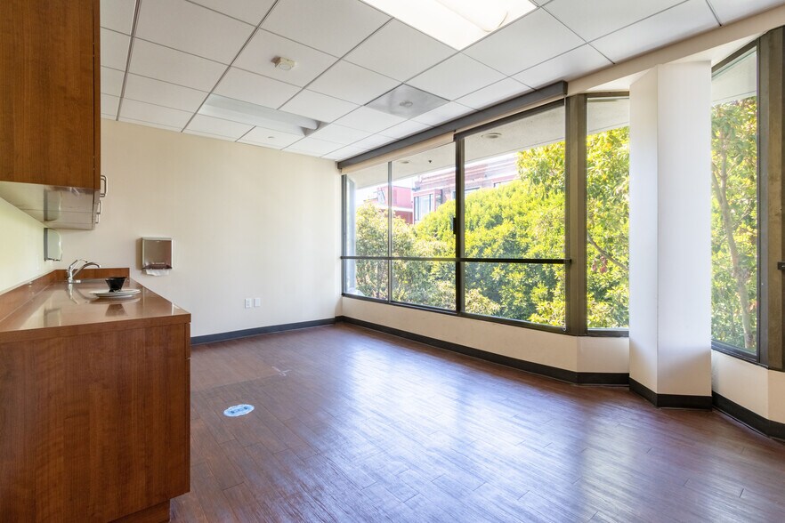 More Photos Of 2800 Leavenworth St, San Francisco Storefront Retail Office For Lease