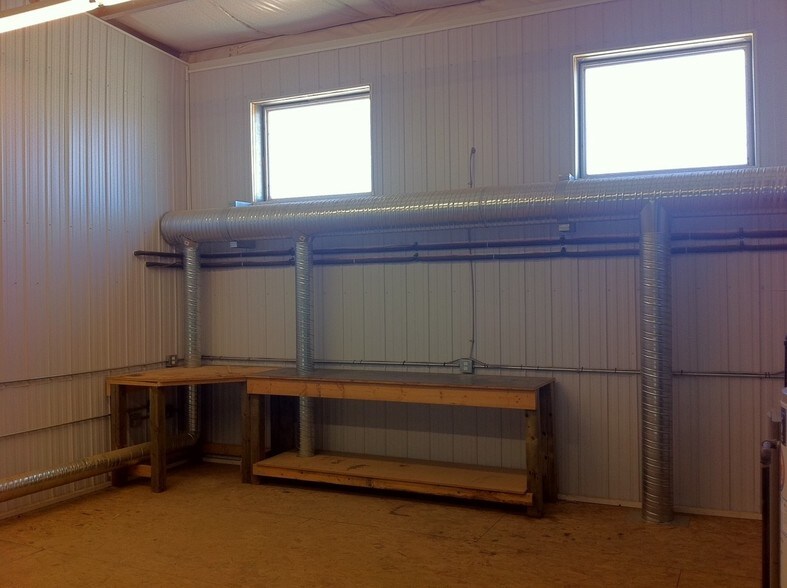 More Photos Of 560 Premier Rd, Drumheller Warehouse For Lease