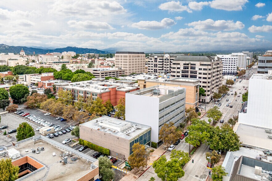 More Photos Of 950 E Colorado Blvd, Pasadena Restaurant For Lease