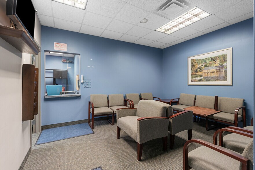 More Photos Of 2640 Pitcairn Rd, Monroeville Medical For Sale