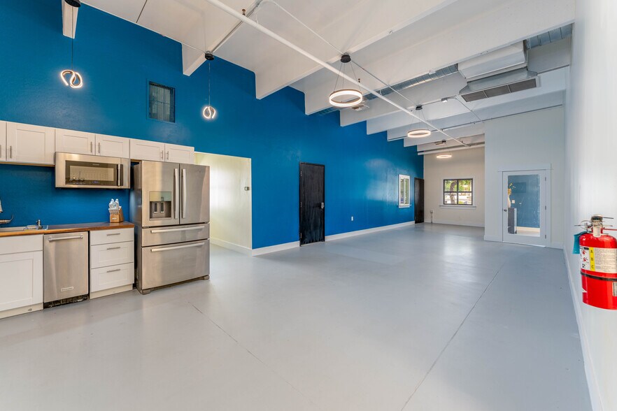 More Photos Of 1906 N Higley Rd, Mesa Flex For Sale
